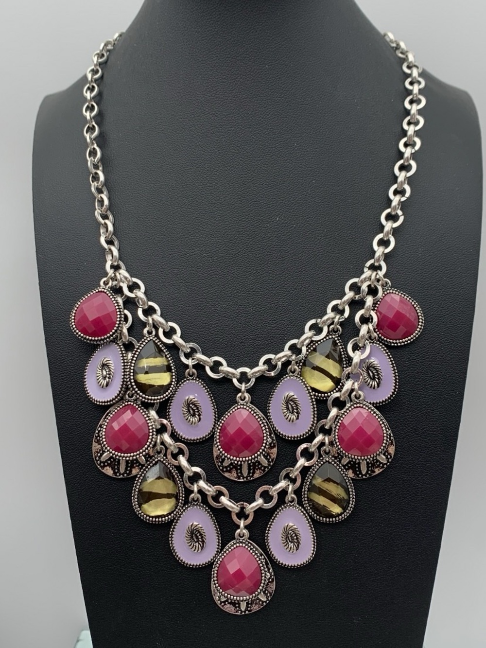 Premier Designs “Violet” reversible MultiColor Statement Teardrop necklace 16-19